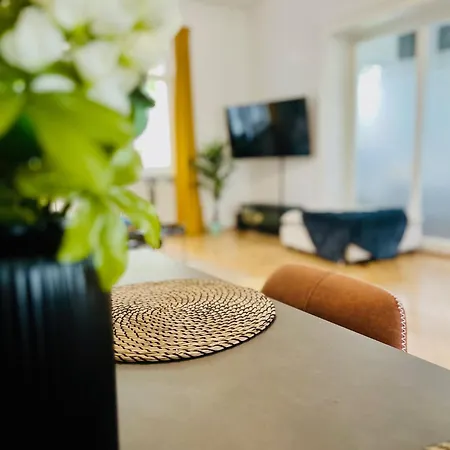 Luxusapartment Im Dichterviertel *garten*parkplatz*wifi* アパート *